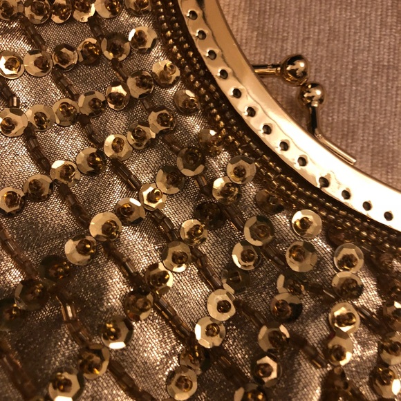 Gold sequins purse! Perfect for cocktail hour! - Picture 4 of 5